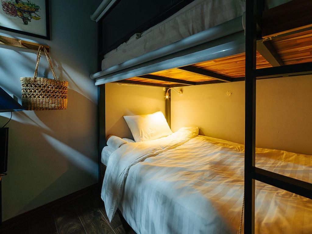 Ha Noi Re Hostel Hanoi Bagian luar foto